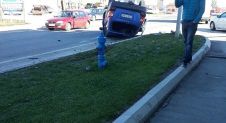 UDES KOD JELAHA! Teško povrijeđena lica, automobil završio na krovu