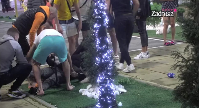 ZADRUGARI NE MOGU OBUZDATI JANJUŠA: Haotičan okršaj sa Krletom ga sludio! Opsovao mu dijete (VIDEO)