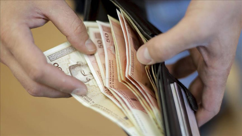 PLATE SLUŽBENIKA I DO 8.000 MARAKA Polovinu bruto proizvoda BiH troši na administraciju