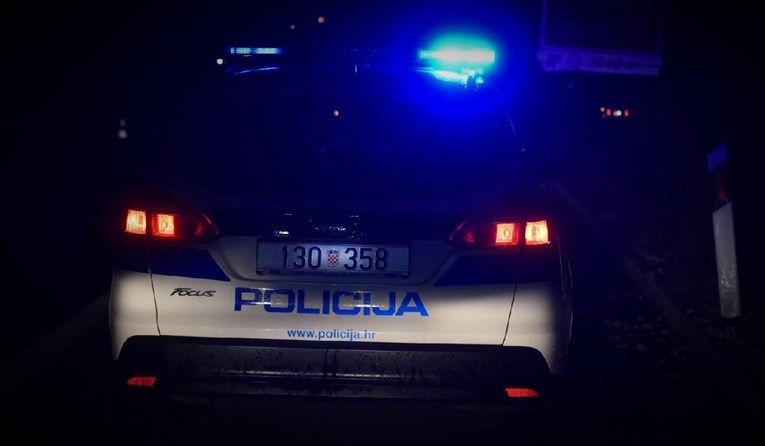 FILMSKA POTJERA U SINJU! Udario policijsko vozilo u pokušaju bijega