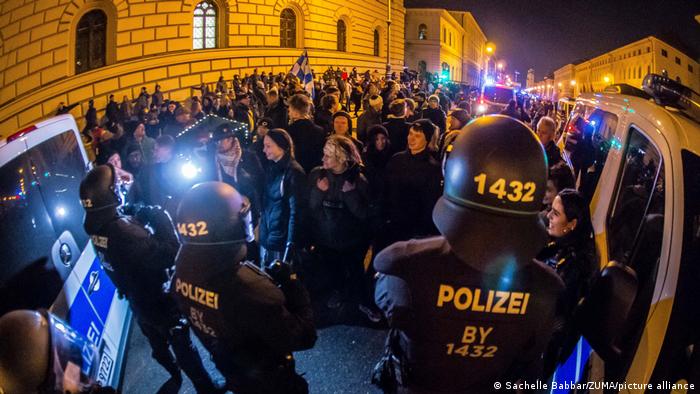 HILJADE LJUDI NA PROTESTU U NJEMAČKOJ! Marširaju kroz gradove, traže svoja prava