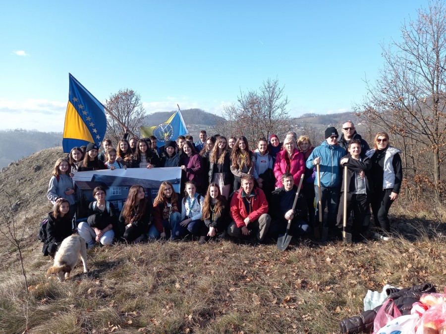 AKCIJA ZA SVAKU POHVALU! Mladi pošumljavali požarom opustošene obronke Trebave