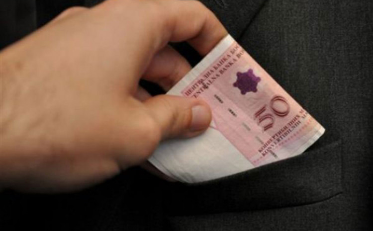 POZNAT IDENTITET SAOBRAĆAJACA koji su uzimali mito od nesavjesnih vozača