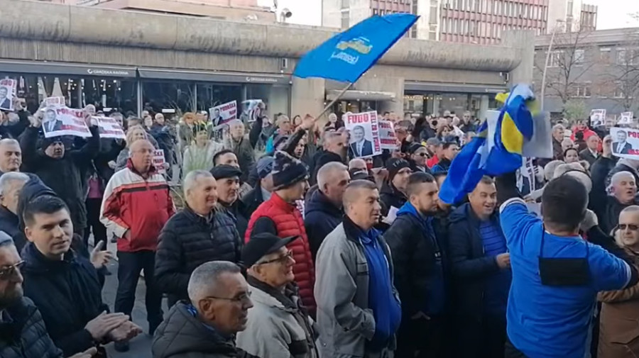 STOTINE GRAĐANA NA PROTESTIMA u Zenici zbog hapšenja gradonačelnika