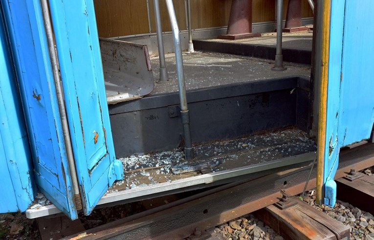 MUŠKARAC U ZAGREBU VAZDUŠNOM PUŠKOM PUCAO NA TRAMVAJE, u opasnost doveo živote građana