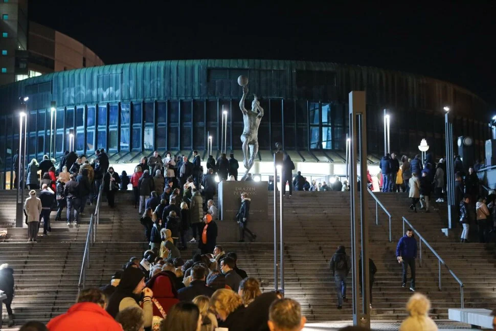 BOMBA U SPORTSKOJ DVORANI? Hrvati evakuisali PUNU SALU na tradicionalnom Božićnom koncertu!