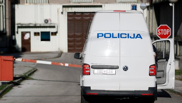 U REMETINCU NAPADNUT ČLAN BANDE, drugi zatvorenik mu slomio nos