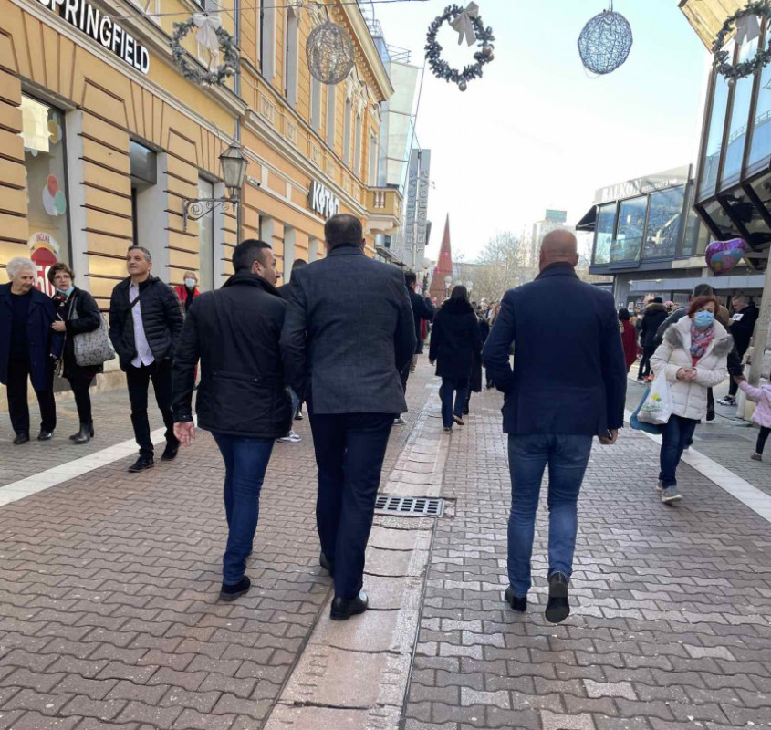 NEOČEKIVAN SUSRET Dodik i Dragičević, RUKU POD RUKU, u šetnji Gospodskom ulicom