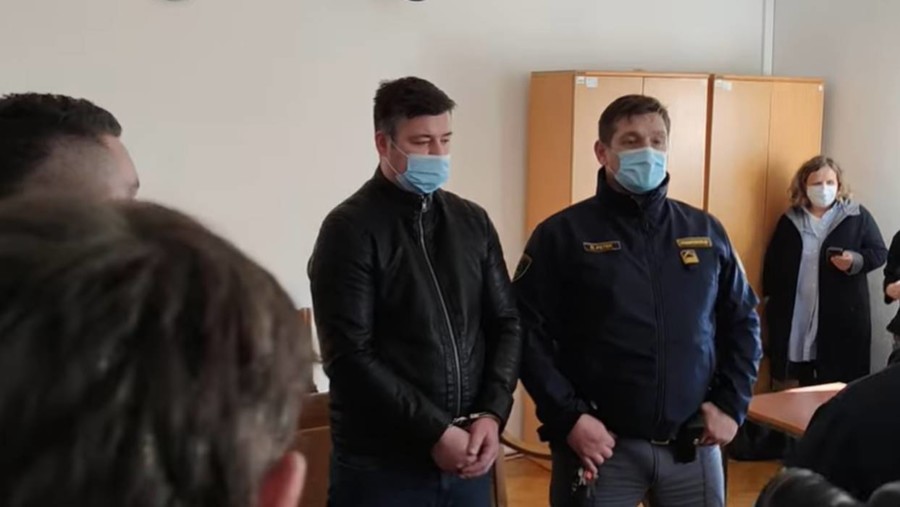 U SLOVENIJI PRVA DOŽIVOTNA KAZNA: Od BOŽIĆA napravio horor, pred sinom IZBO bivšu ženu i njene roditelje!