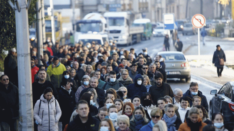 ZDRAVSTVENI RADNICI PRIJETE BLOKADOM PUTA: Bore se za svoja prava i zarađene plate
