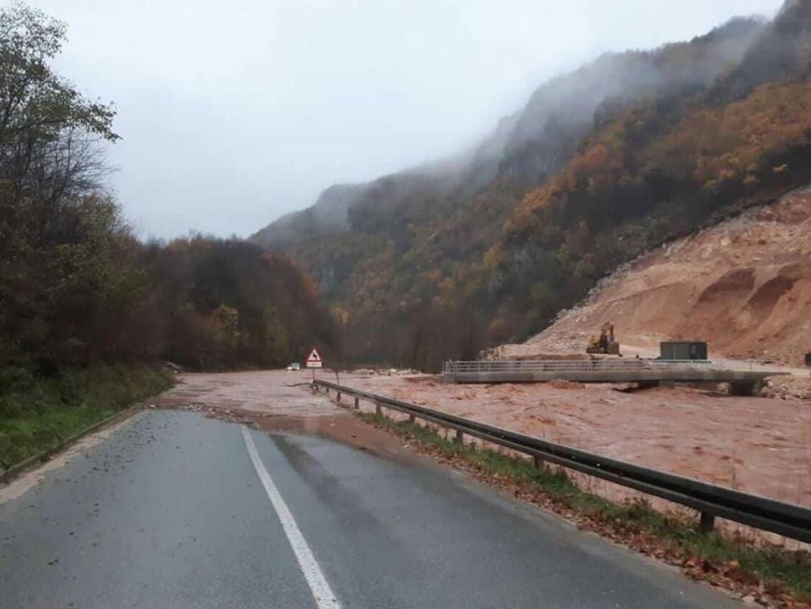 GAGOVIĆ UPOZORAVA: Klizište prijeti da prekine putnu komunikaciju prema SARAJEVU, otežan odlazak DIJALIZNIM BOLESNICIMA u bolnicu!