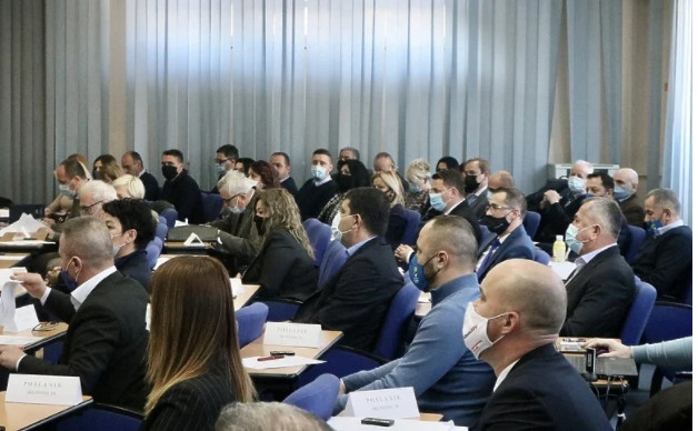 PORAŽAVAJUĆE! KOGA BRIGA ZA MUKE RUDARA? POLITIČARI ODBILI ukidanje paušala i smanjenje plata (FOTO)