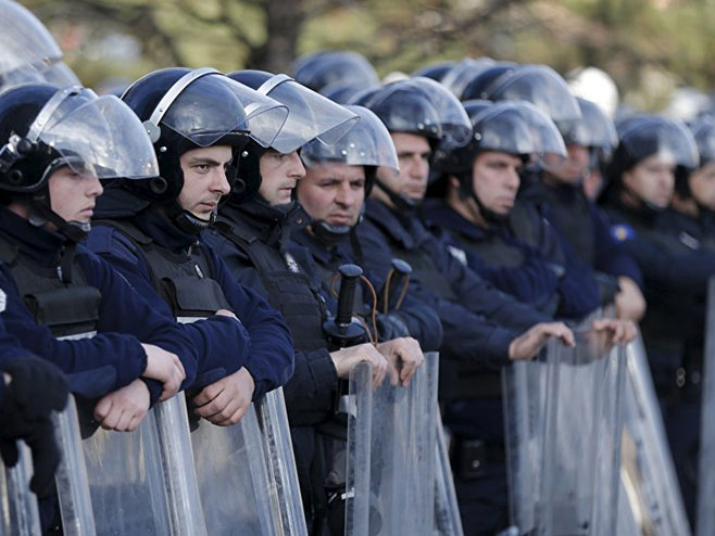 STANJE PRIPRAVNOSTI Specijalci poslati u južnu Kosovsku Mitrovicu