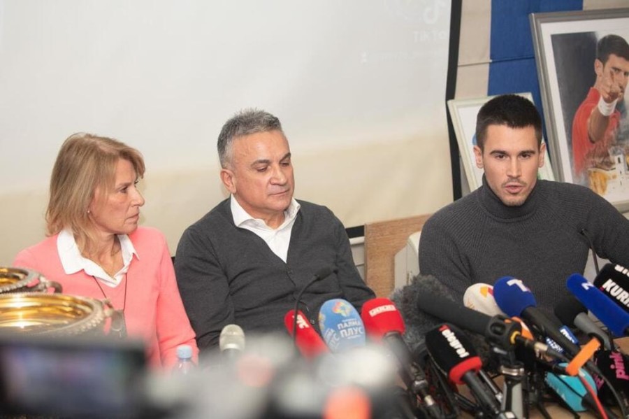 OGLASILA SE ĐOKOVIĆEVA PORODICA: Ovo su teški trenuci za Novaka, podijelićemo udarce koje je primio!