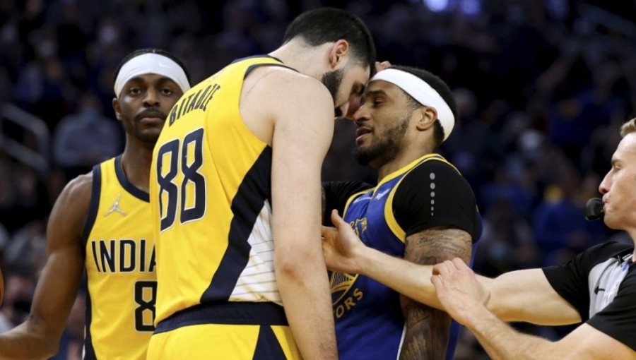 NBA LIGA U NEVJERICI: Bivši centar Mege htio da "UJEDE" košarkaša Golden Stejta (VIDEO)