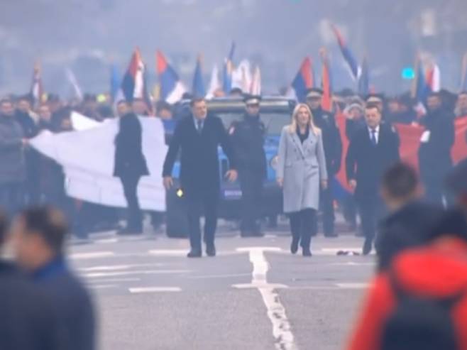 CVIJANOVIĆ I DODIK NA DEFILEU: "Slobode za srpski narod nema bez Republike Srpske"