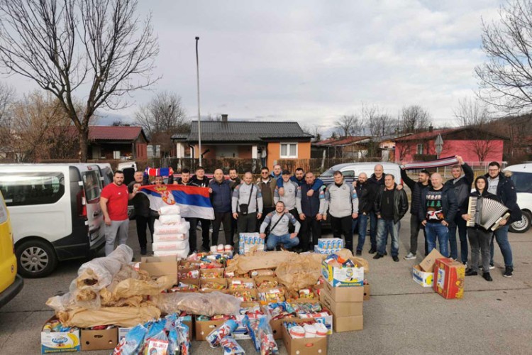 SVAKA ČAST! Članovi RK "KALUĐER" u humanoj misiji: PEČENICE I PAKETI za radosniji Božić