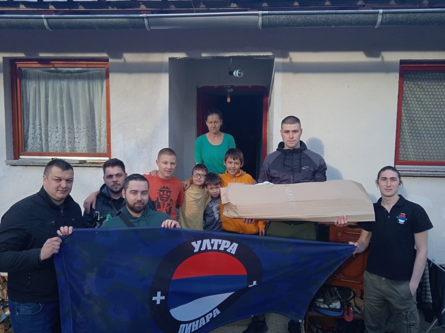 TESLIĆANI VELIKOG SRCA: Članovi "Ultra Dinare" sugrađanima darovali božićne pečenice!