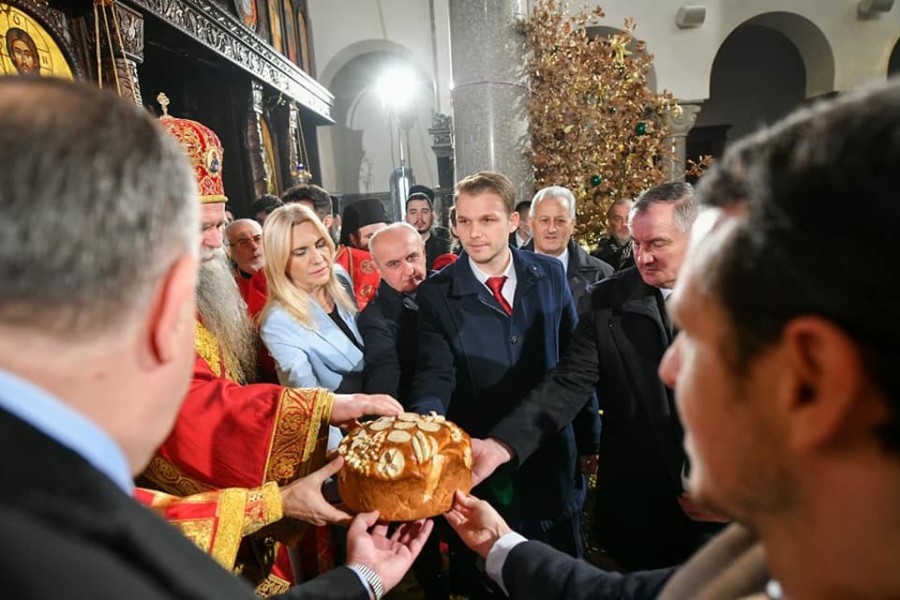 SLAVSKI KOLAČ okupio predsjednicu Republike Srpske ŽELJKU CVIJANOVIĆ, gradonačelnika Banjaluke DRAŠKA STANIVUKOVIĆA i premijera RS RADOVANA VIŠKOVIĆA!