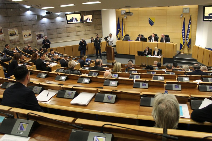 EPILOG VANREDNE SJEDNICE DOMA NARODA: Usvojena odluka o PRIVREMENOM finansiranju entiteta!