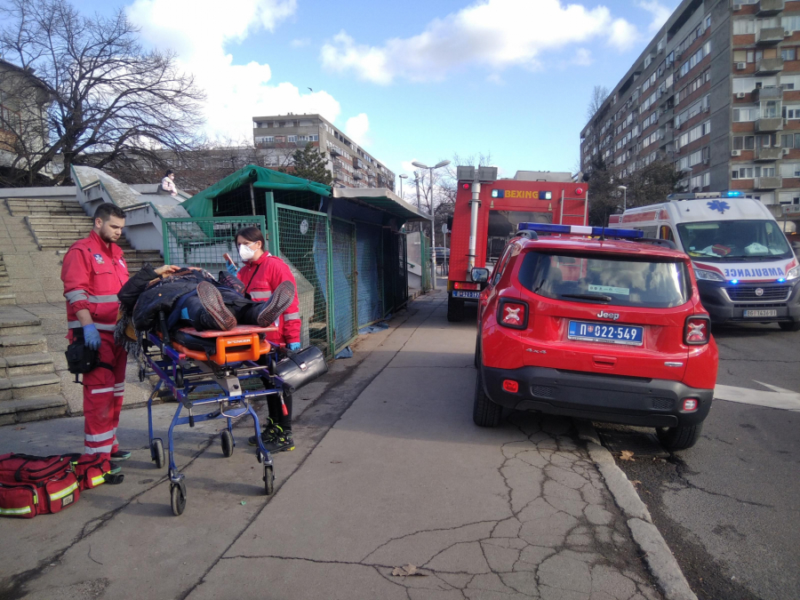 HOROR NA PIJACI! OBRUŠIO se krov, ljudi pretražuju RUŠEVINE, ne zna se tačan broj povrijeđenih! (FOTO/VIDEO)
