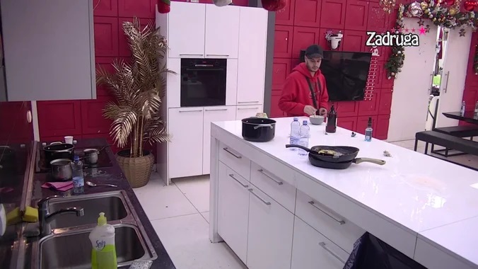 POTPUNO JE IZBJEGAVA! Dejan se sklanja od Dalile otkad ju je zatekao kako se svađa sa Carem! (VIDEO)