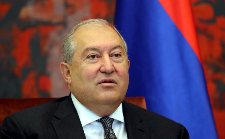ODLAZAK ZBOG SPORA SA PREMIJEROM: Predsjednik Jermenije ARMEN SARKISIAN podnio ostavku!