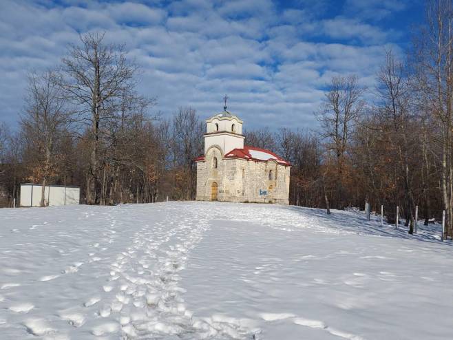 KOME SMETA SRPSKA SVETINJA? Oskrnavljena crkva Vaznesenja Gospodnjeg u Federaciji BiH (FOTO)