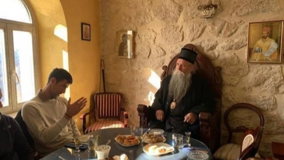 NAJBOLJI TENISER SVIJETA POSJETIO OSTROG! Đokovića ugostili članovi mitropolije Crnogorsko-primorske!