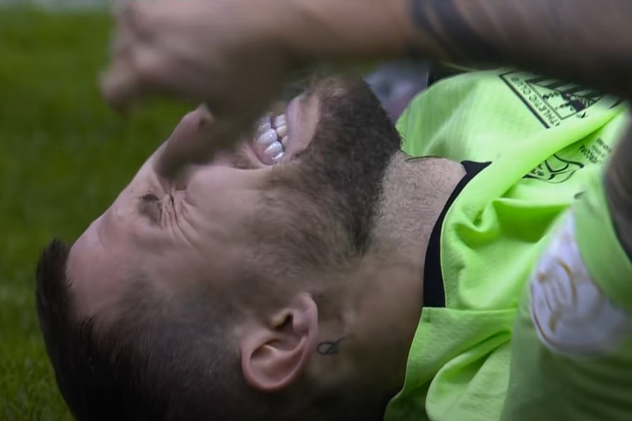 STRAVIČAN POTEZ Himeneza za crveni karton! Brutalan start na protivnika! (VIDEO)