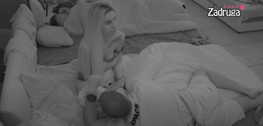 DEJAN SE BACIO NA POSAO, riješio da OSVOJI Aleks, a to je radio na OVAJ način! (VIDEO)