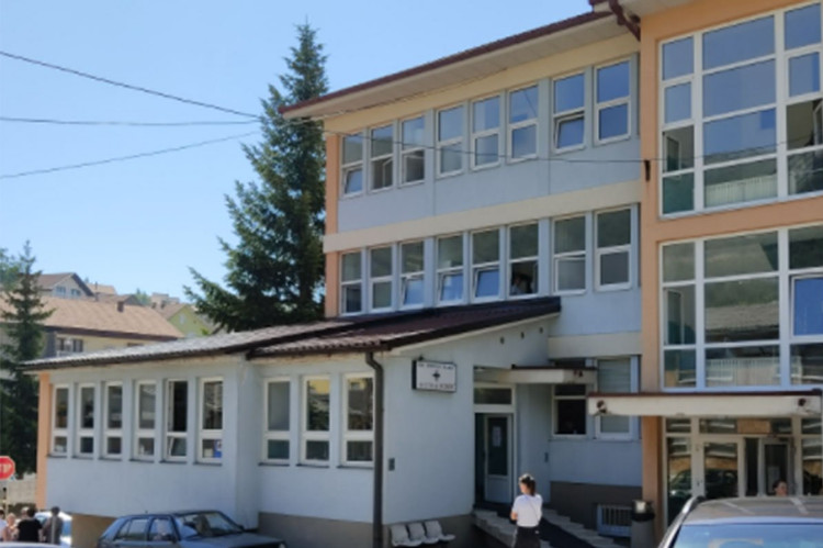 CRNO JUTRO U PROZORU! Dvojica mladića u BESVJESNOM stanju dovezena u hitnu, SUMNJA se na trovanje gasom!