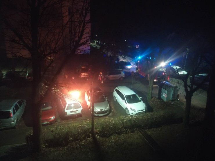 BIZARNA NESREĆA U OBILIĆEVU! Turirao automobil dok ga nije zapalio!