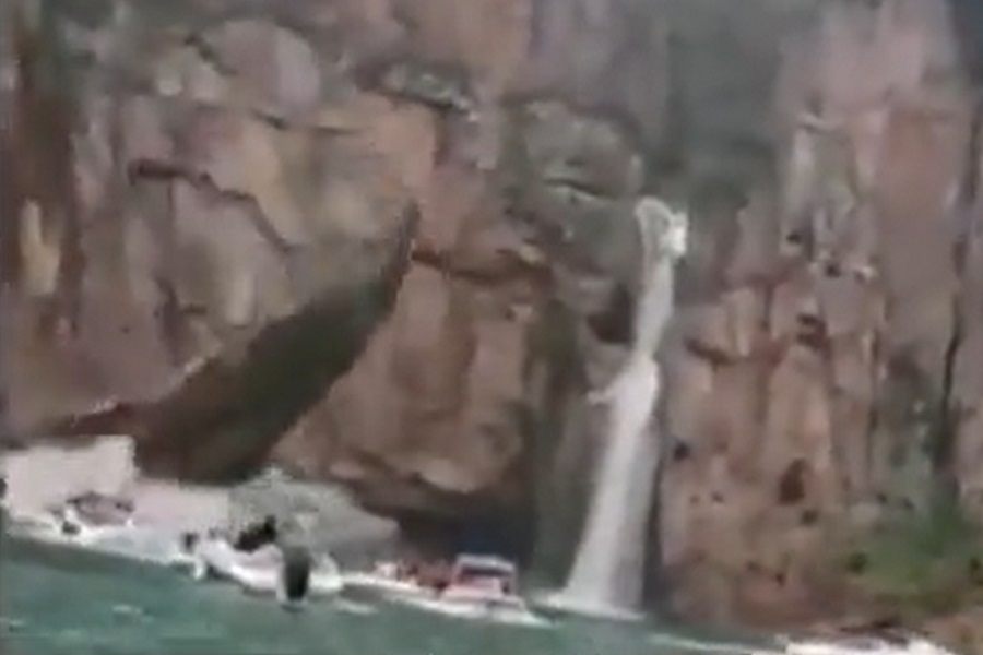 KATASTROFA ODNIJELA nekoliko života! Odron litice zabilježen kamerama, stravični prizori! (UZNEMIRUJUĆI VIDEO)