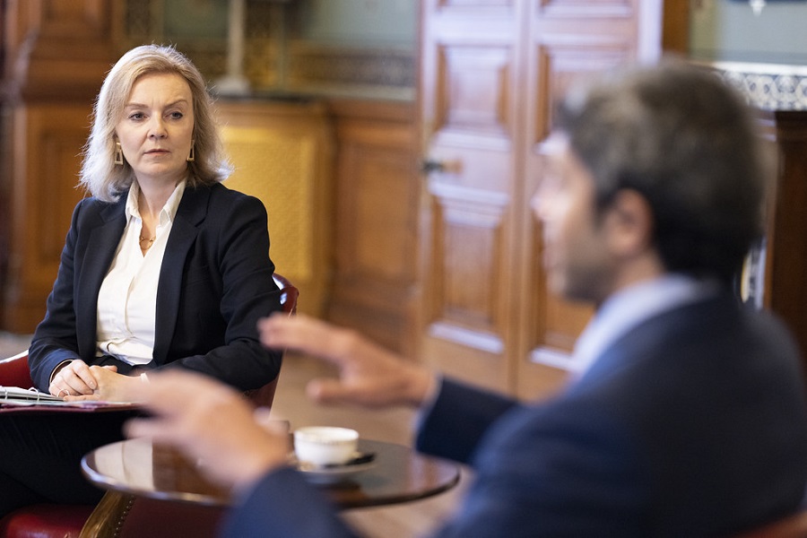 MINISTARKA se IZBAHATILA novcem PORESKIH OBVEZNIKA! IZNAJMILA AVION dostojan MILIJARDERA!