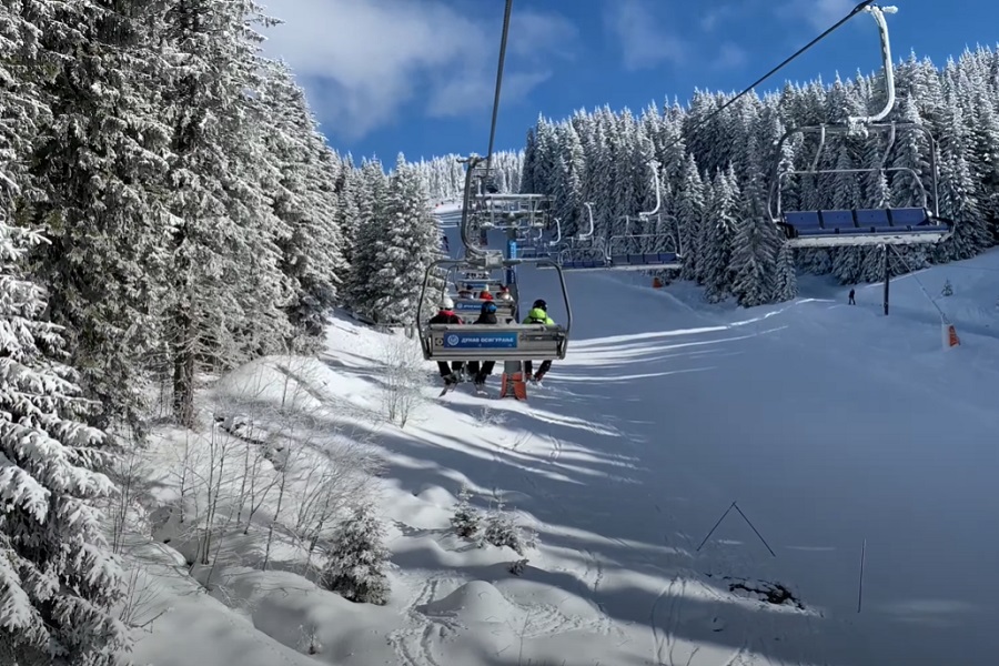 TEMPERATURA OPALA NA 1 STEPEN Prvi snijeg počeo je da pada i na Kopaoniku