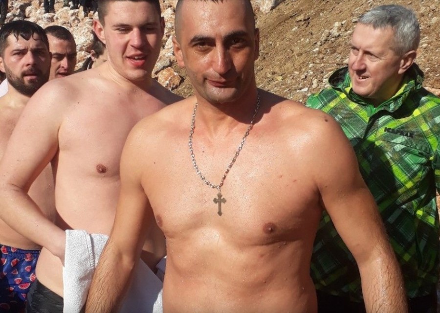 U BOGOJAVLJENSKOJ LITIJI i Novak Đoković! Za krst časni i slobodu zlatnu! (FOTO)