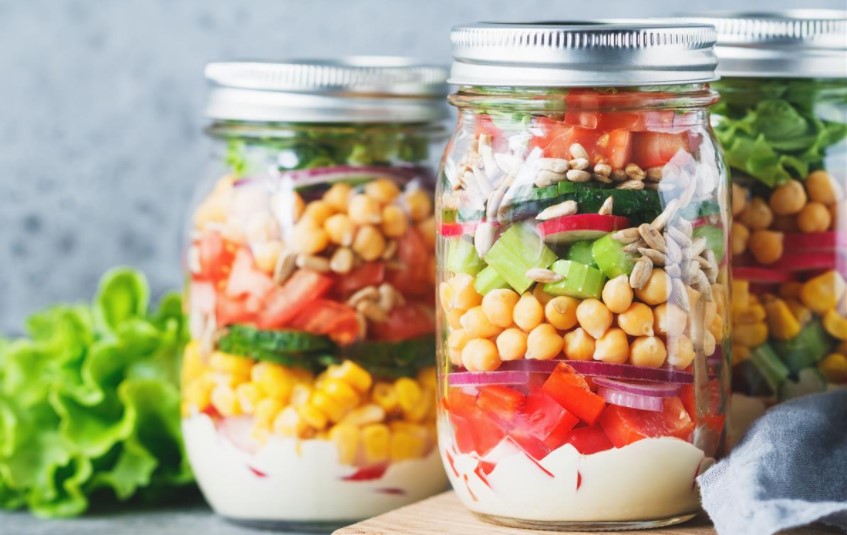 SALATA "TO GO" Treba vam PRAZNA tegla i nekoliko ZDRAVIH sastojaka