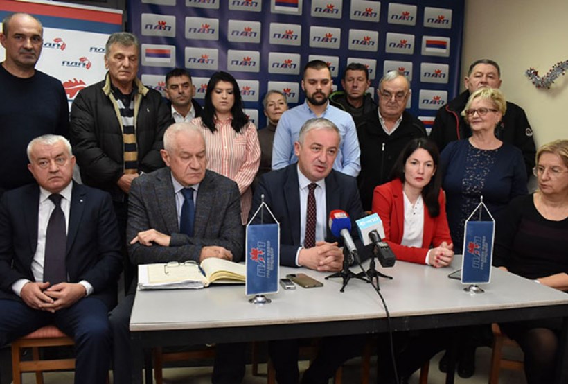 RASPAD PDP-a U PRIJEDORU! Čak 120 članova USTALO protiv Deretića i Mihajlice!