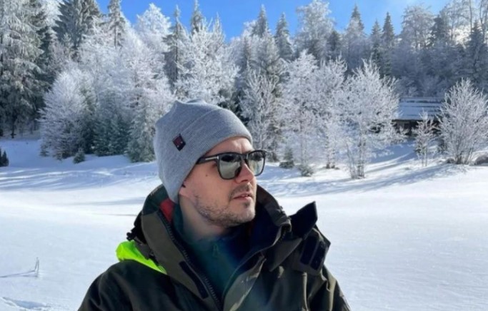 BIKOVIĆ SA BIVŠOM I SADAŠNJOM otišao na zimovanje, svi zajedno u LUDOM PROVODU! (FOTO)