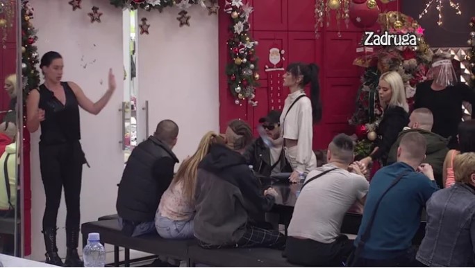 TARA IZGORILA OD LJUBOMORE, pa ispolivala Nevenu! Ša ćutao kao ZALIVEN! (VIDEO)