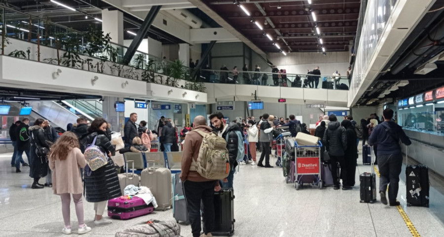 HAOTIČNO NA SARAJEVSKOM AERODROMU! Magla stvara nevjerovatne probleme, teminali puni putnika: Vlada velika NEIZVJESNOST