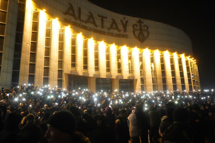 VANREDNO STANJE U KAZAHSTANU: Protesti u Alma Ati, gore administrativne zgrade