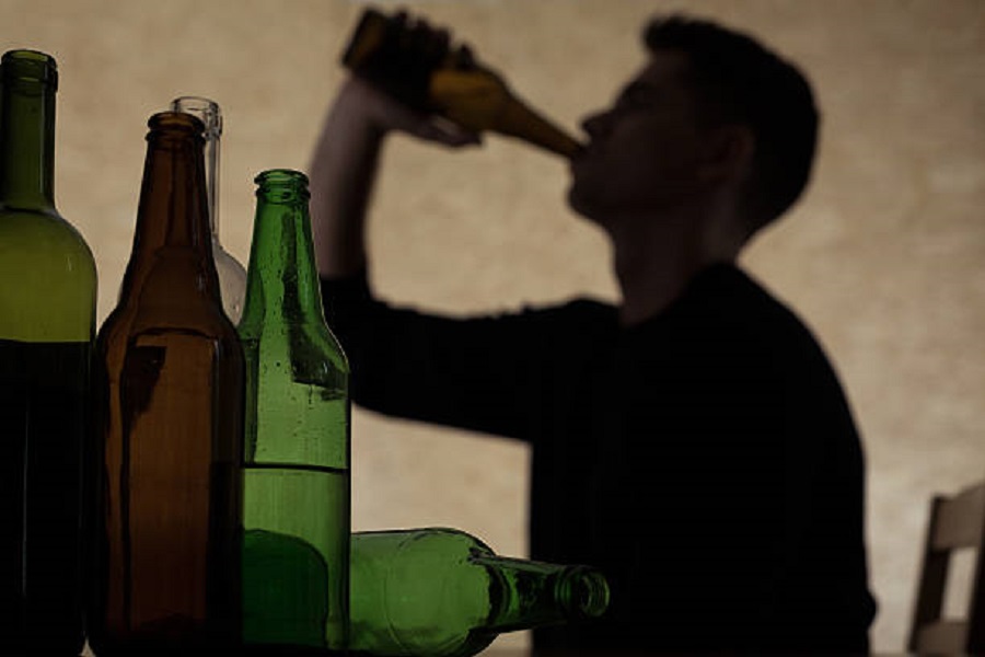 BIZARAN SLUČAJ U INDIJI Doktori mu izvadili čašu iz rektuma, bio toliko pijan da se ne sjeća kako je tamo dospjela