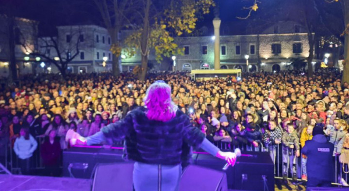 GRAĐANI TREBINJA NOVU GODINU dočekali uz Anu Bekutu!