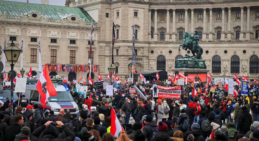 "VLADA MORA DA PADNE!" Beč na nogama, ne žele OBAVEZNU VAKCINACIJU