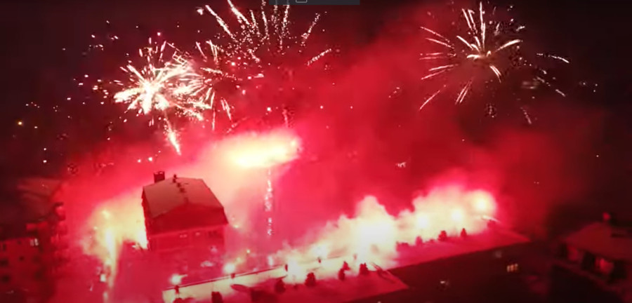 POGLEDAJTE VIDEO SPEKTAKULARNOG vatrometa i bakljade u BIJELJINI povodom 30. rođendana Republike Srpske! (VIDEO)