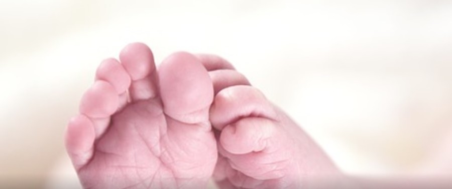 BRIGU O BEBINIM STOPALIMA treba početi odmah po rođenju, a evo i zašto!