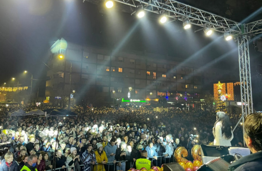 PJEVAČICA DRAGANA MIRKOVIĆ priredila noć za pamćenje, koncertu prisustvovalo čak 20.000 ljudi!
