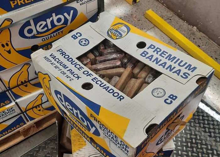 CRNOGORSKA POLICIJA PRONAŠLA NAJMANJE 400 KILOGRAMA KOKAINA: Droga otkrivena u kutijama sa voćem u magacinu u Podgorici